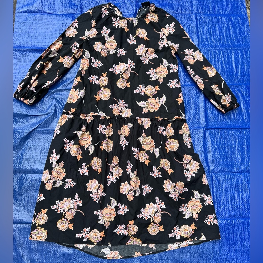 NWT- cottage core floral maxi w/pockets!